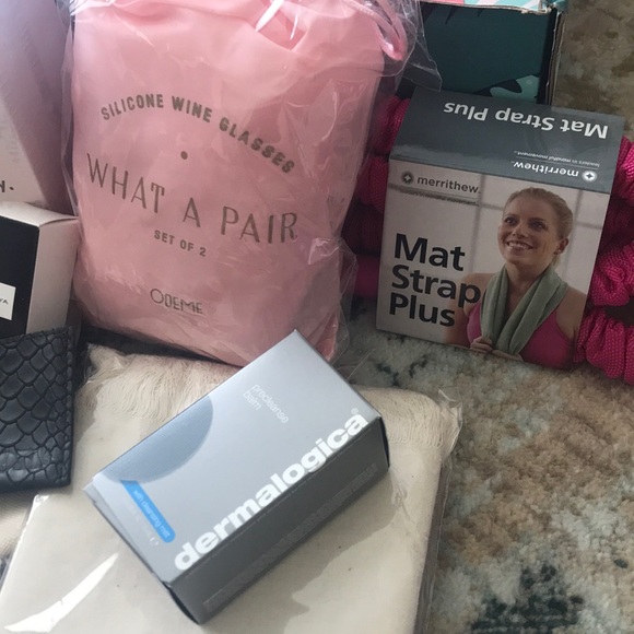 Random FabFitFun Items - Picture 2 of 6